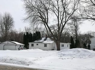 631 E Sherman Ave, Oconomowoc, WI 53066