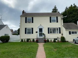 26 Dart St, New London, CT 06320