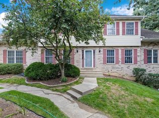 1374 Laurel Oaks Dr, Streamwood, IL 60107