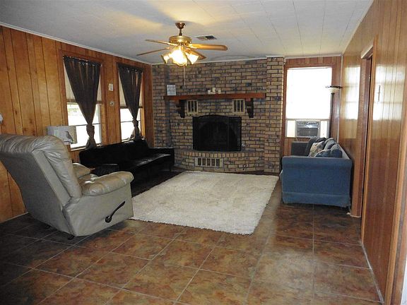 4th image of 210 Lake Dr