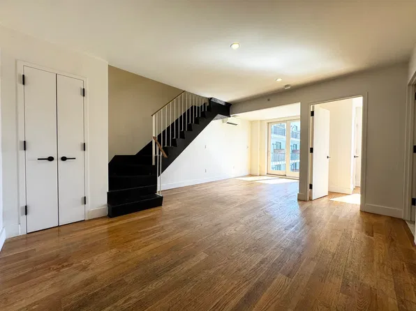 10 Lexington Avenue image 1 of 9