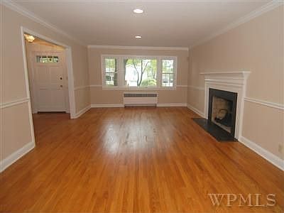 3rd image of 195 Hickory Grove Dr E
