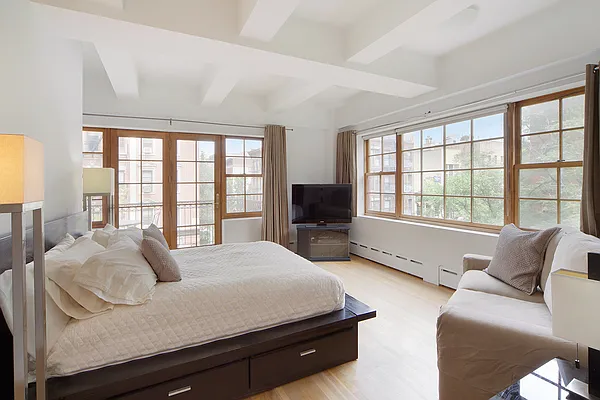 Rented by CORE | media 19