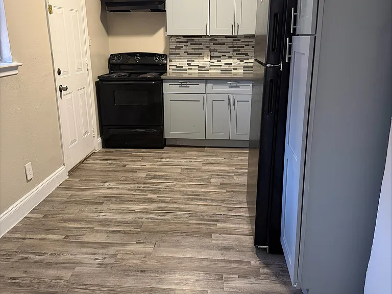 Hanover House Apartments — Photo 9
