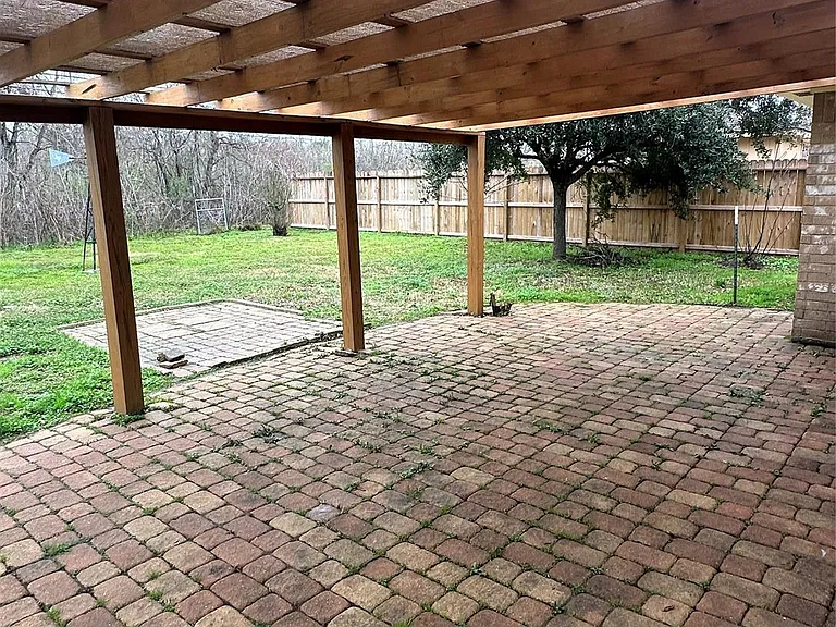 501 Cindyrella Dr — Photo 20