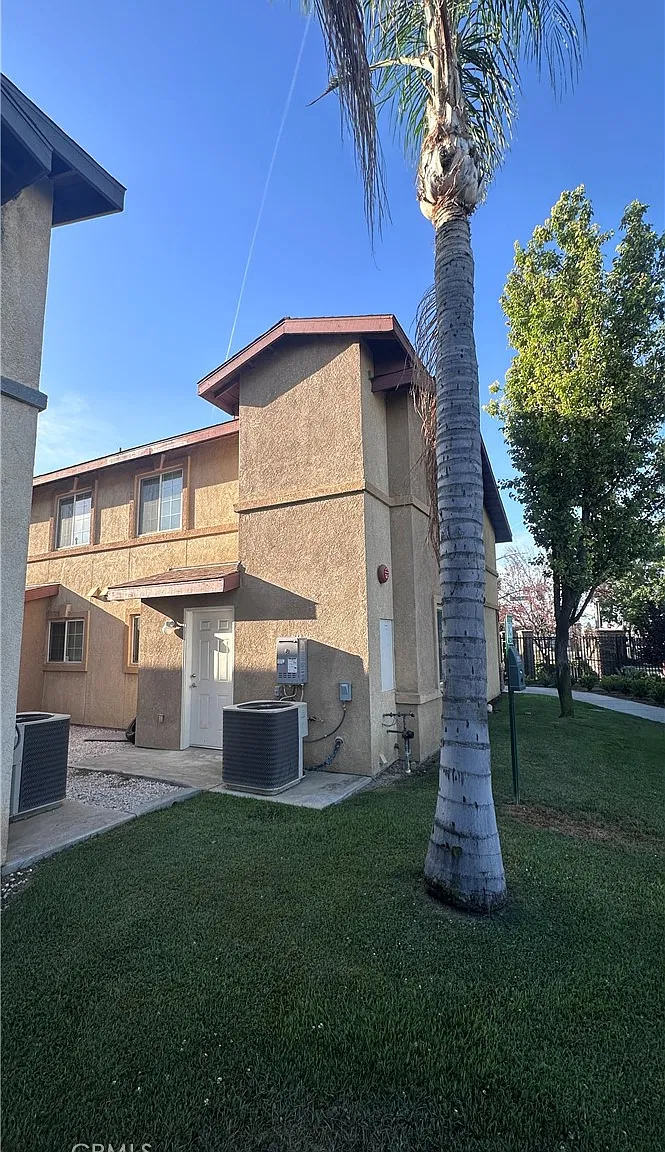 2 bed, 4432 sqft, $1,800 — Photo 2
