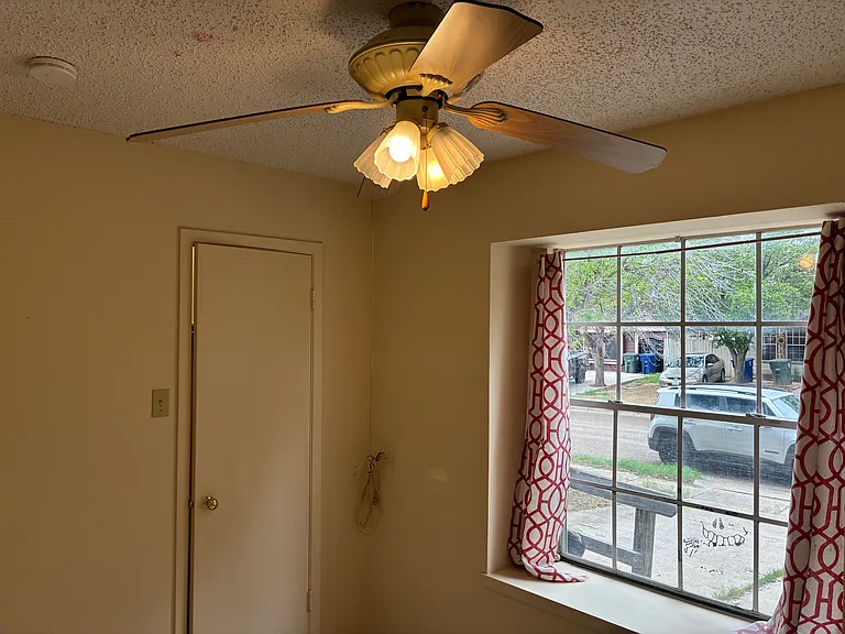 1219 Truman Ln — Photo 26