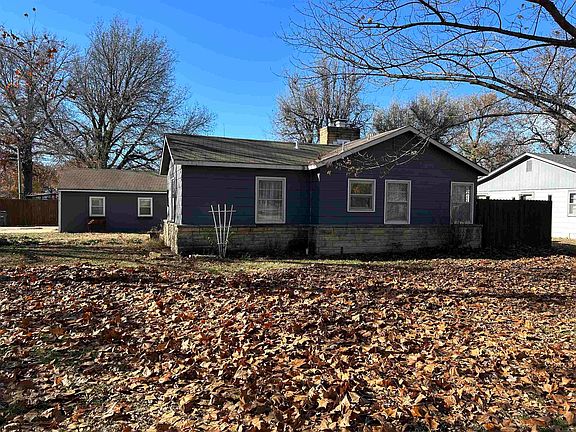 4th image of 218 E Poplar Ave