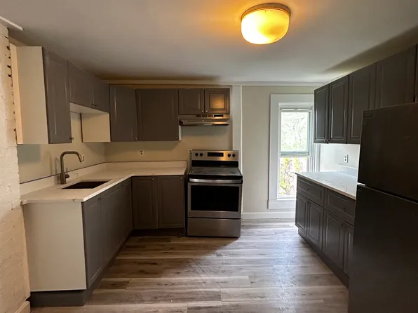 24 Brinley St #3L, Newport, RI 02840