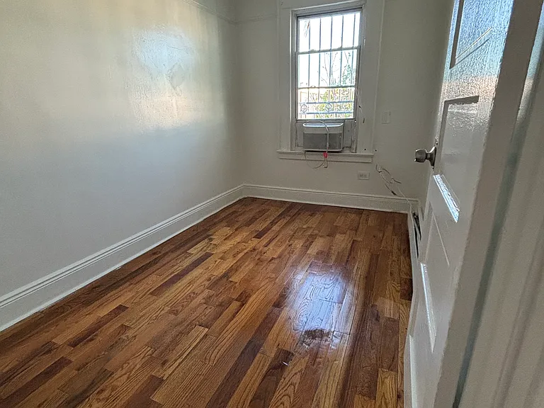 9511 104th St — Photo 2