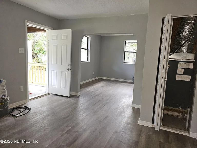 1407 W 31st St — Photo 3