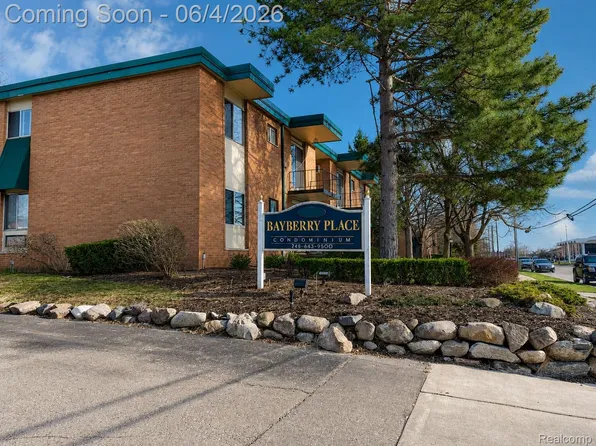 1880 Axtell Dr APT 2, Troy, MI 48084