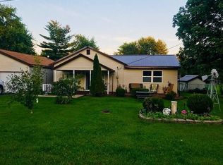 422 S B St, Seymour, MO 65746