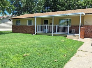 208 S Clark Ave, Lyons, KS 67554