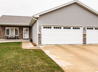 1309 Meadow View Ln, Waverly, IA 50677