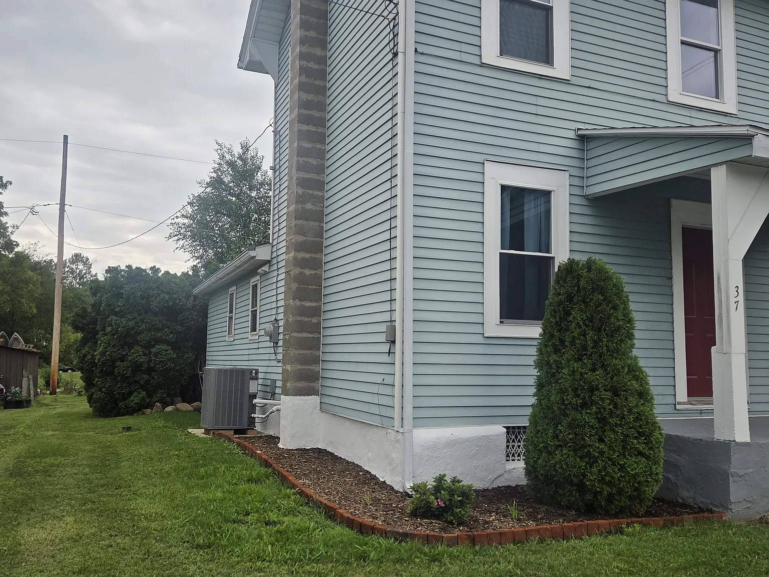 3 bed, 1.5 bath, 1792 sqft, $2,450 — Photo 1