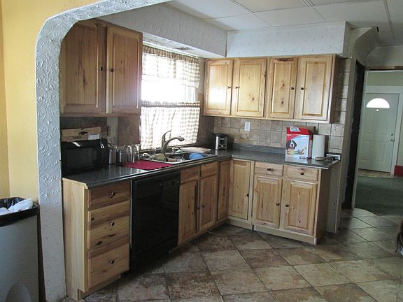 4th image of 839 Wilfred Ave