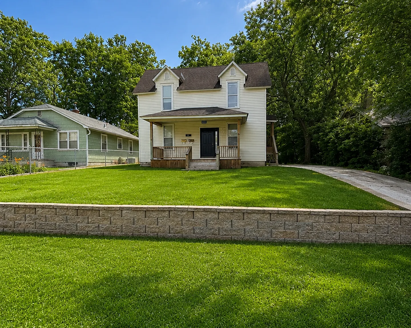 320 S Florence - Triplex — Photo 3