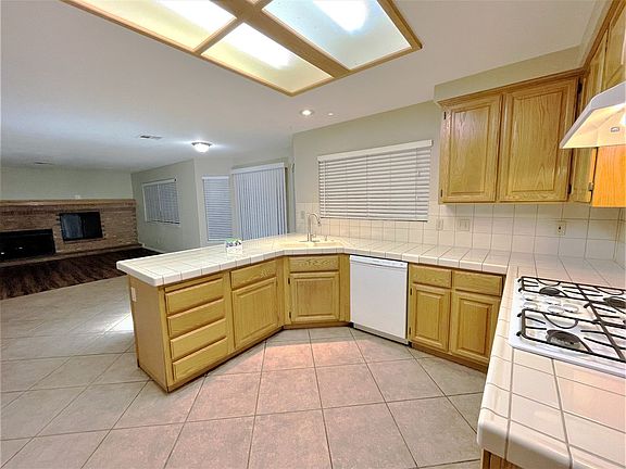 5th image of 1240 Del Lilly Ln