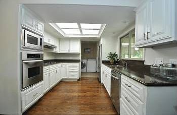 4th image of 440 Lemon St