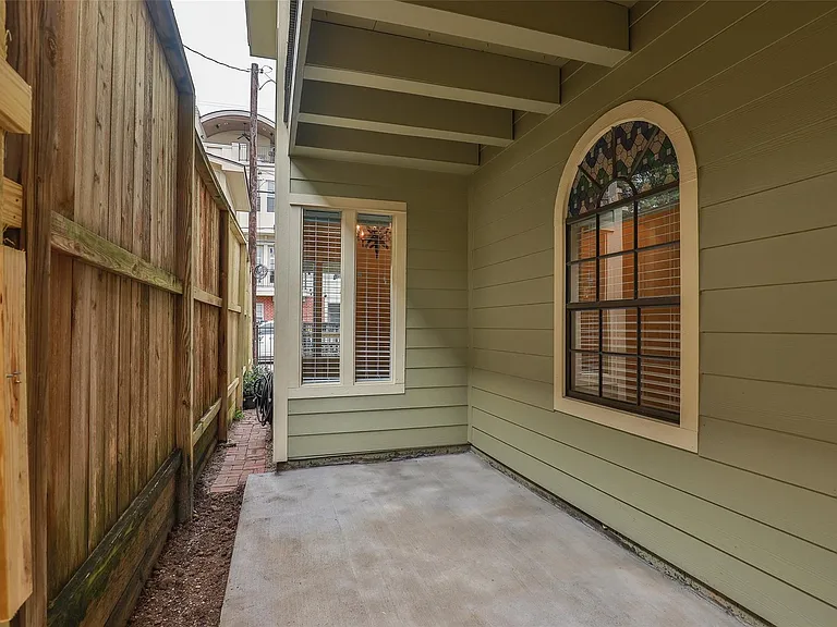1611 Oakdale St — Photo 38