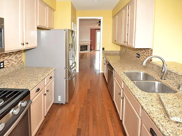 Granite and spacious counter tops
