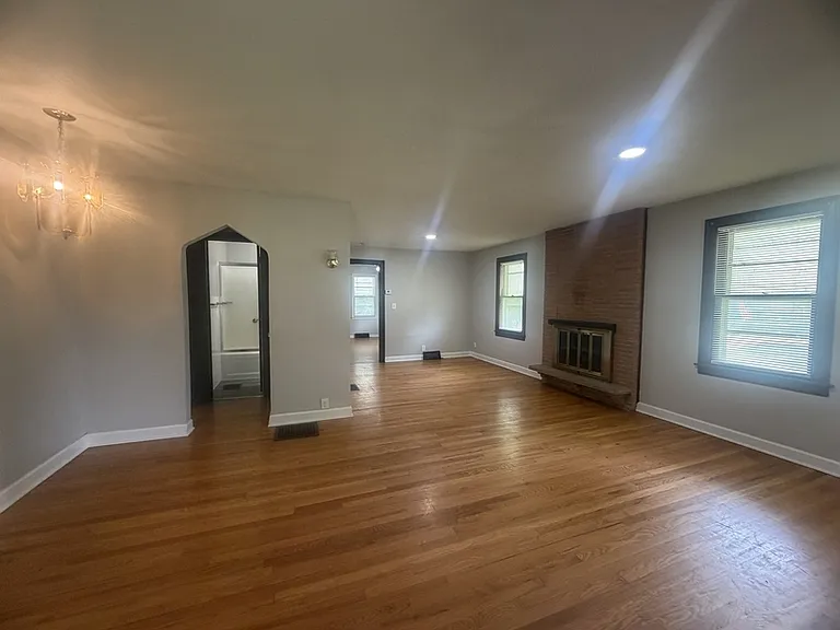 515 W Southside Blvd — Photo 6