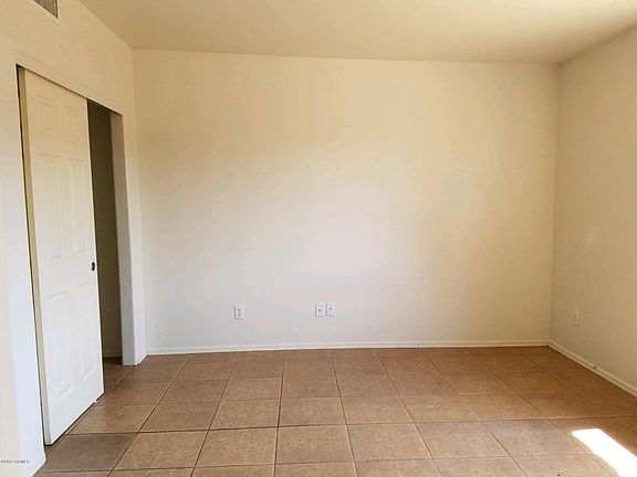 4th image of 3602 E Blacklidge Dr Unit 1