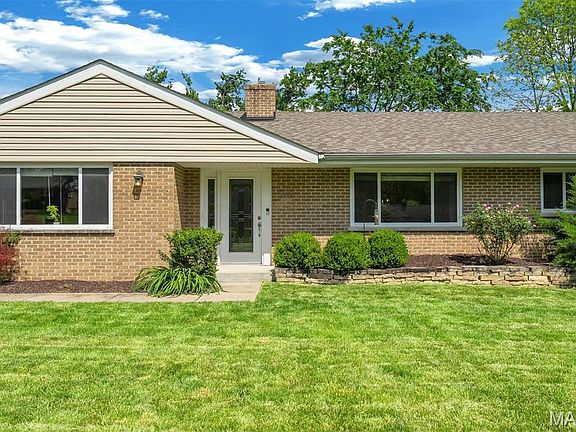 5th image of 710 Villa Place Ct
