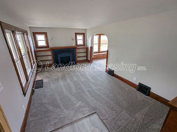 3rd image of 224 W 32nd St