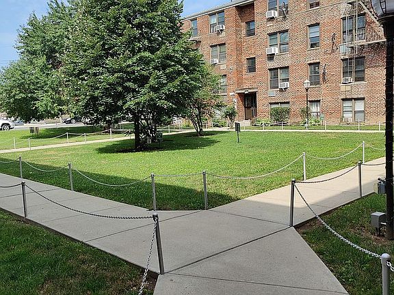 5th image of 1001 E 108th St
