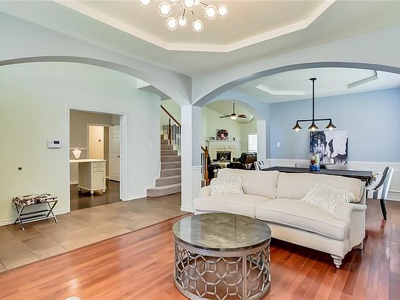 4th image of 301 Laurel Springs Dr