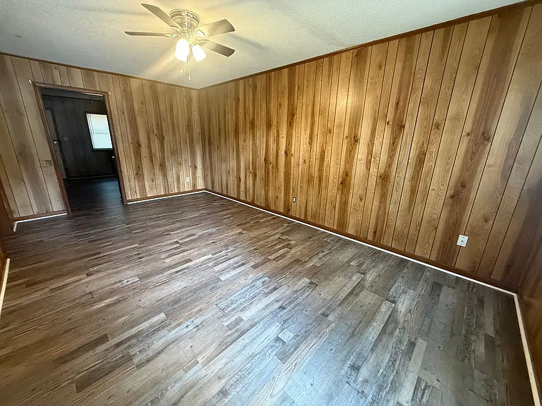 1715 Snowden Dr SE — Photo 4