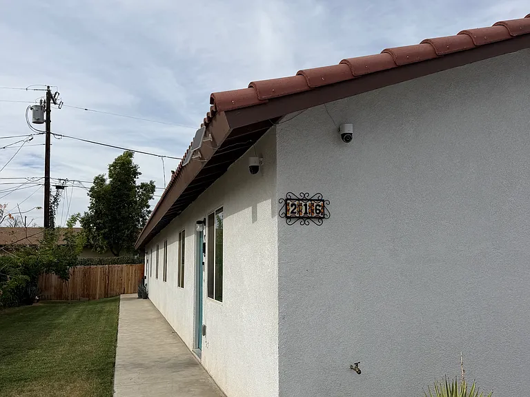 216 E Belle Ave #A — Photo 3