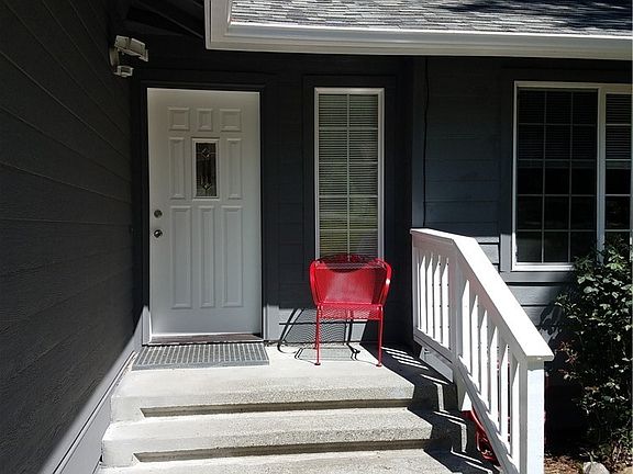 4th image of 778 NE Woods Pl