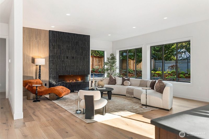 5th image of 10237 SE 6th Street