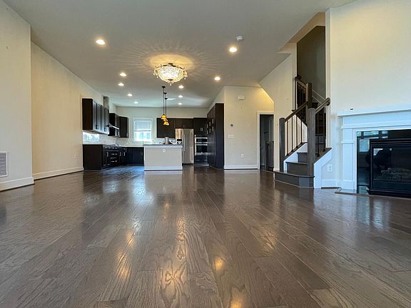 3rd image of 1810 Potomac Ave