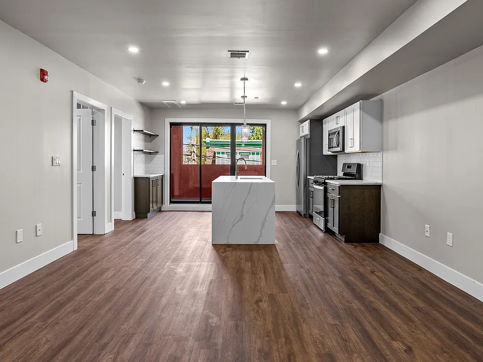 77 E Pastorius St #5