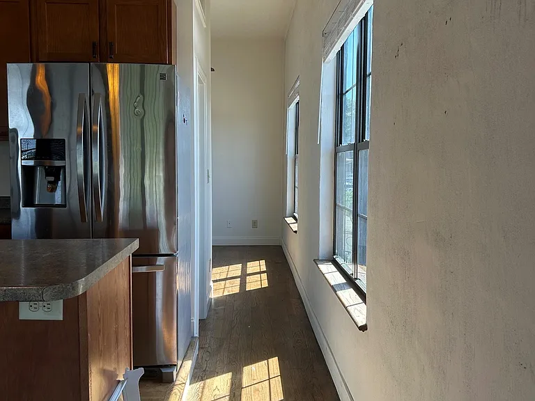 912 N Central St #301 — Photo 3