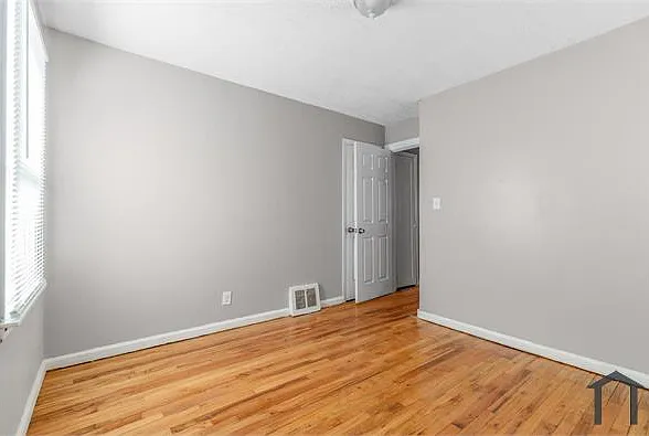 9256 Auburn St — Photo 7
