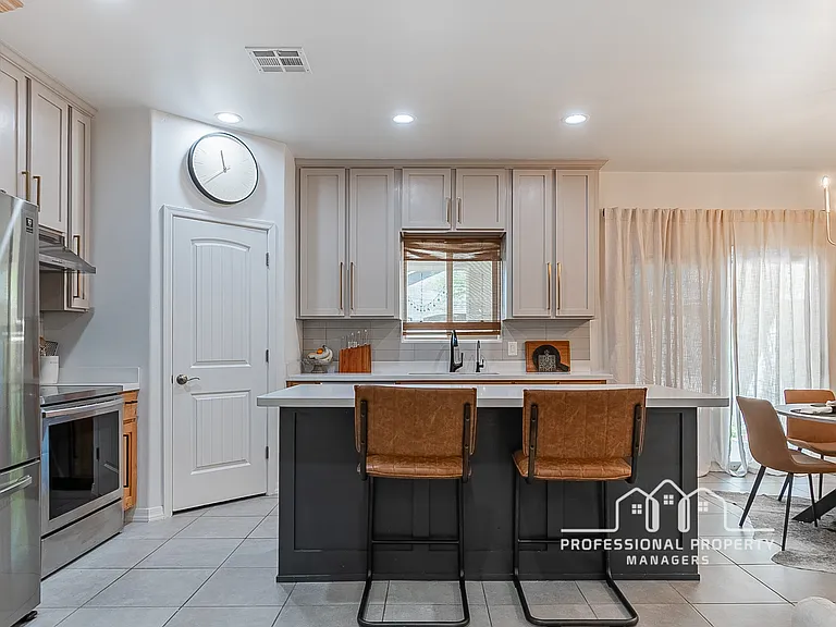 12558 E 49th Dr — Photo 7