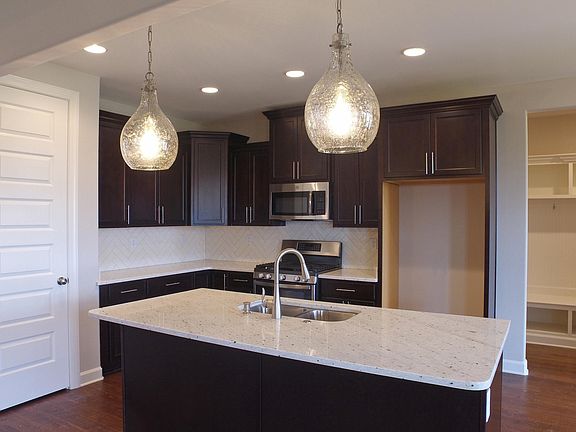 5th image of 7706 Kennington Dr