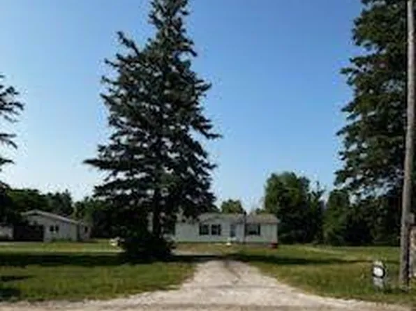 5649 Harrington Rd, Croswell, MI 48422