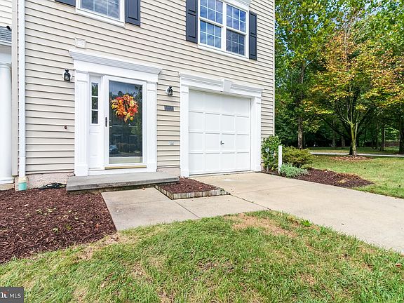 4th image of 1601 Katheryne Village Sq