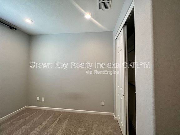 4th image of 2254 Middlebury Dr