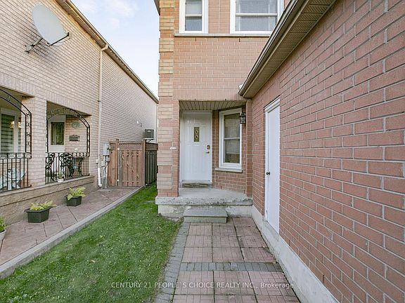 5th image of 17 Caruso Dr