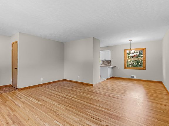 4th image of 1791 Emerald Dr
