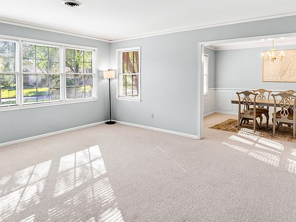 5th image of 1826 Fairforest Dr