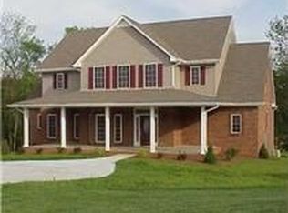 517 Royal Oaks Ct, Clarksville, TN 37043