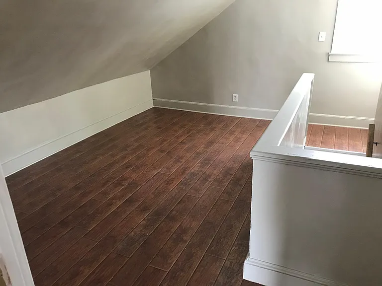 Walk thru bedroom